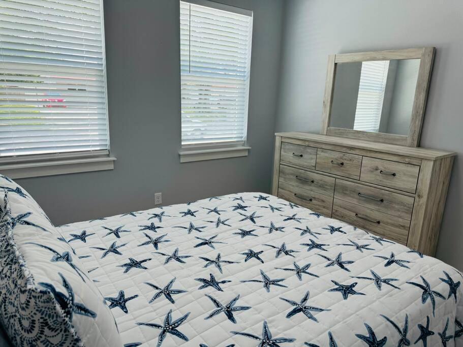 Villa Brand New Tampa Oasis With Private Jacuzzi Retreat Lutz Exterior foto