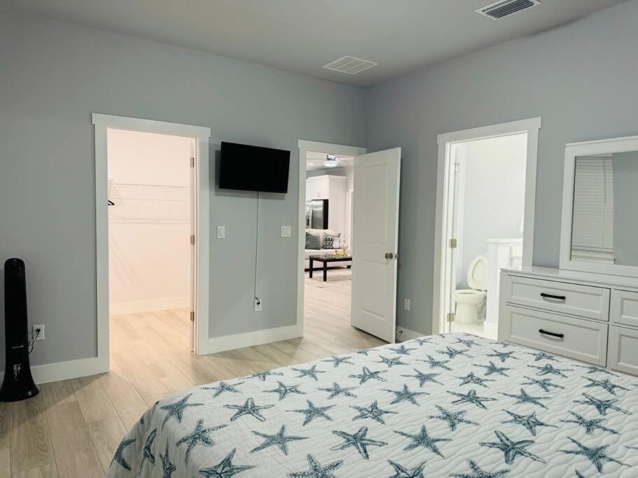 Villa Brand New Tampa Oasis With Private Jacuzzi Retreat Lutz Exterior foto