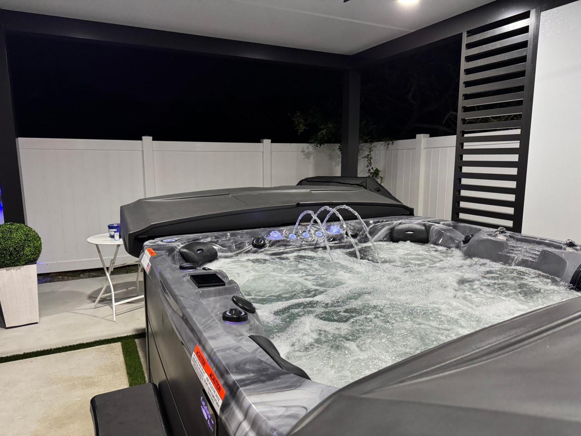 Villa Brand New Tampa Oasis With Private Jacuzzi Retreat Lutz Exterior foto